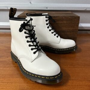 Dr. Martens Women White Leather 8 Eyelet Combat Boot 11822 Size 9